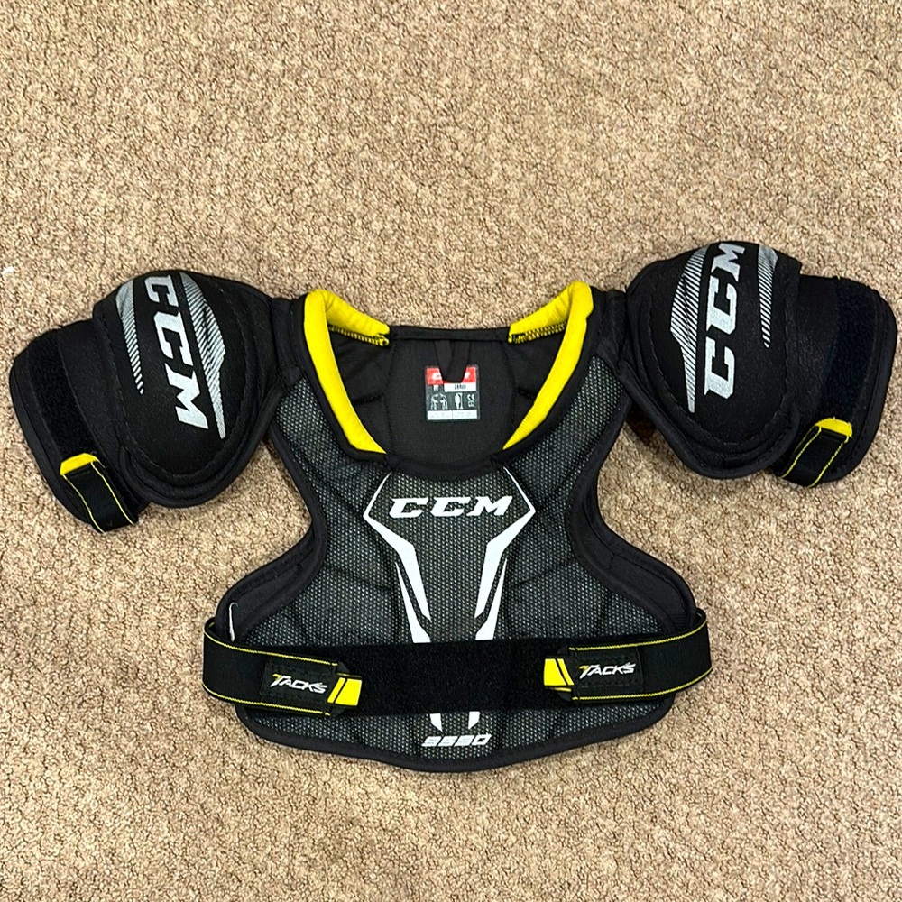 CCM Tacks 9550 Hockey Shoulder Pads